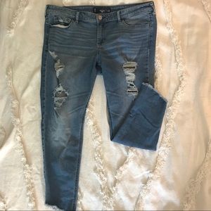 Distressed ankle skinny jeans